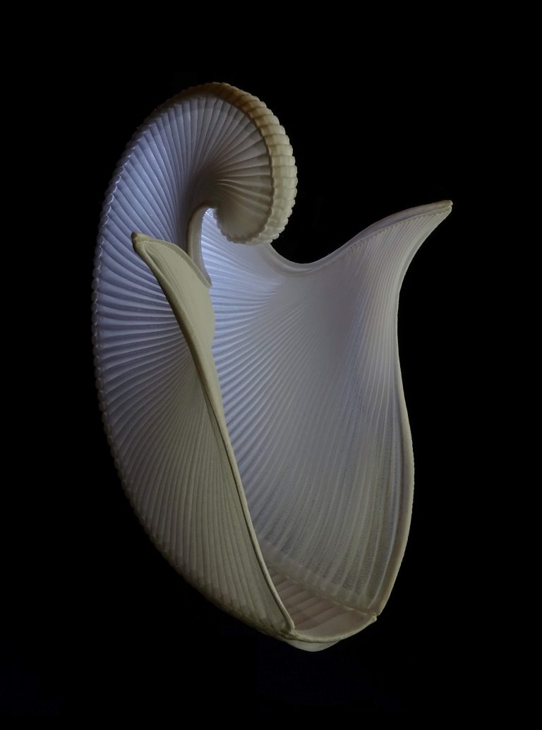 Re-naissance, sculpture textile par Mélanie Nitting