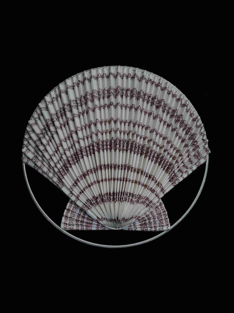 Voyage autour de pi et phi, sculpture textile par Mélanie Nitting.